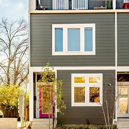 Disco Dollhouse - East Nashville + 2 8 Mi Downtown